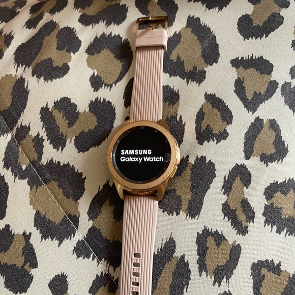 Samsung Galaxy Watch Rose Gold 42 mm Brand New - Picture 2 of 6